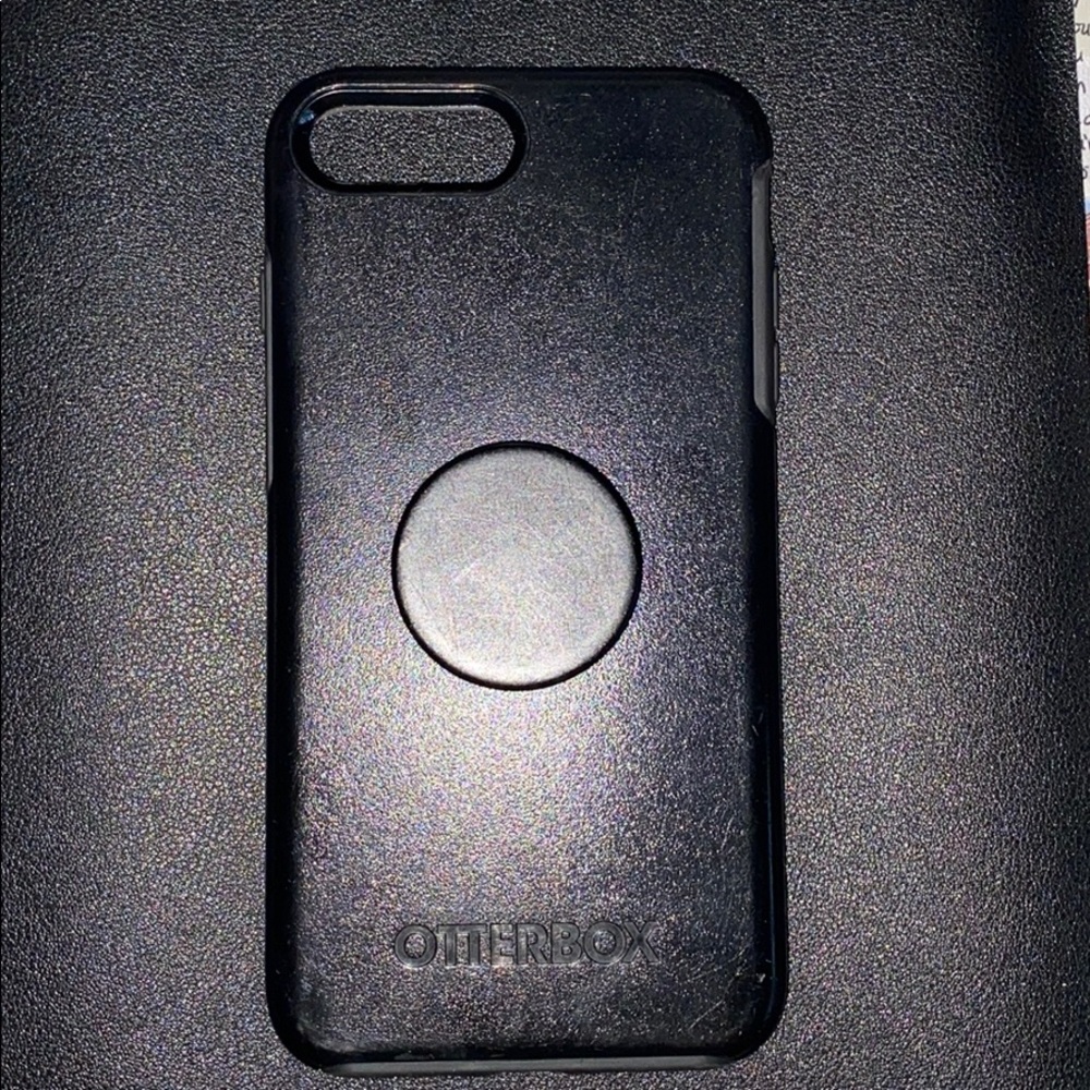 iPhone 8 Plus otterbox case. (With popsocket)